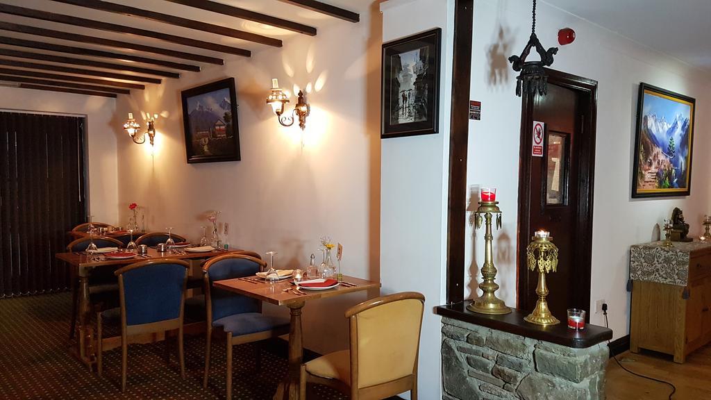 New Gurkha Inn Брекон Екстер'єр фото