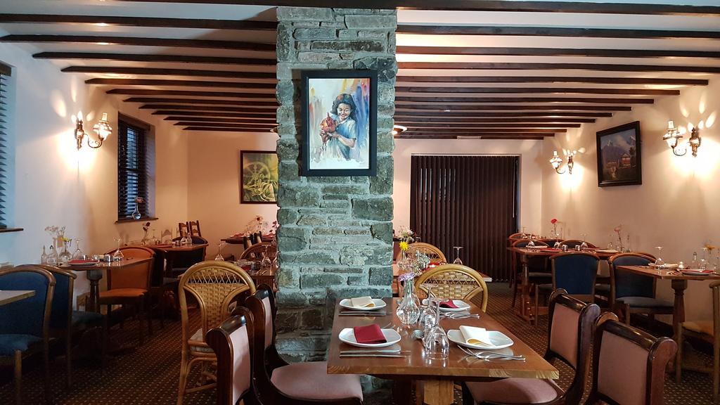 New Gurkha Inn Брекон Екстер'єр фото