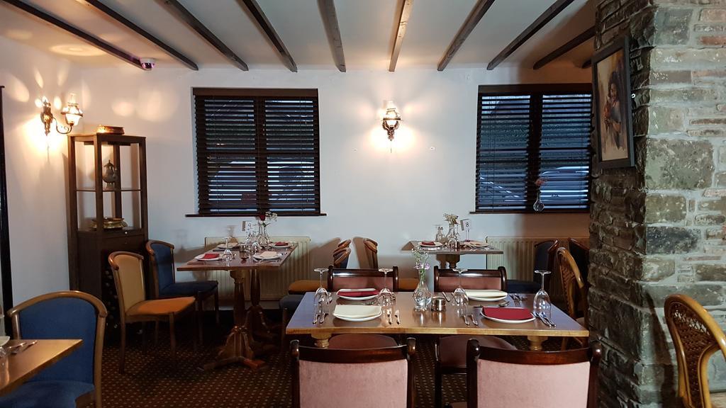 New Gurkha Inn Брекон Екстер'єр фото