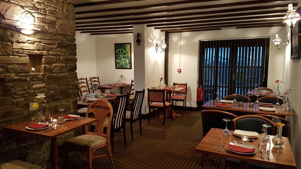New Gurkha Inn Брекон Екстер'єр фото