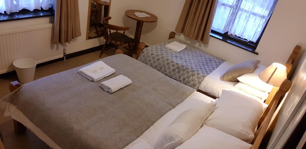 New Gurkha Inn Брекон Екстер'єр фото